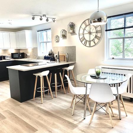 Stylish Central 2 Bedroom Apartment - Free Parking, Free Wifi 奥克尼 外观 照片