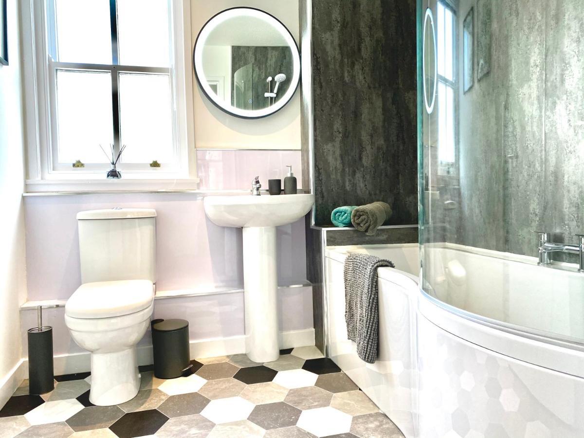 Stylish Central 2 Bedroom Apartment - Free Parking, Free Wifi 奥克尼 外观 照片