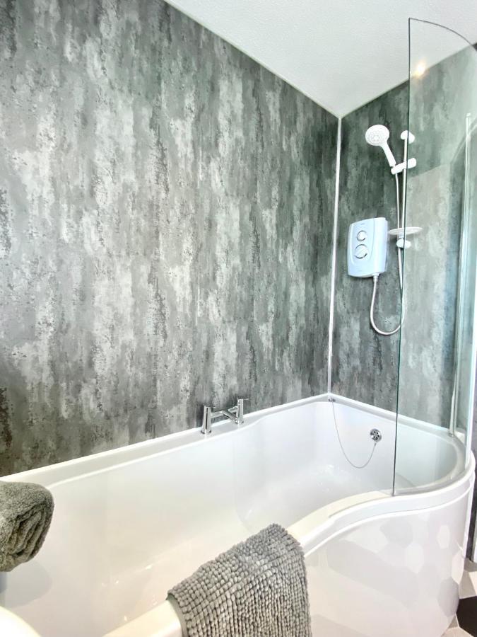 Stylish Central 2 Bedroom Apartment - Free Parking, Free Wifi 奥克尼 外观 照片