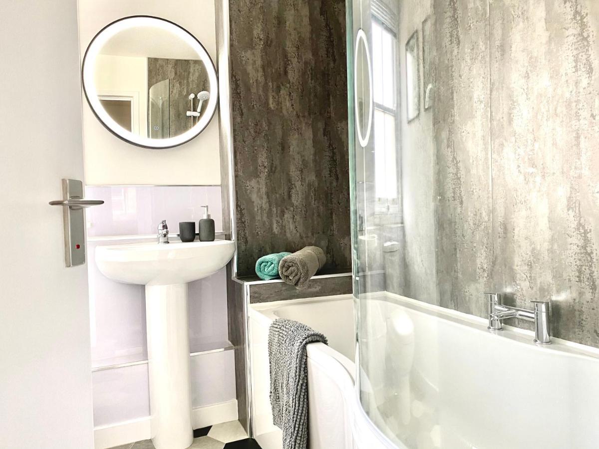 Stylish Central 2 Bedroom Apartment - Free Parking, Free Wifi 奥克尼 外观 照片